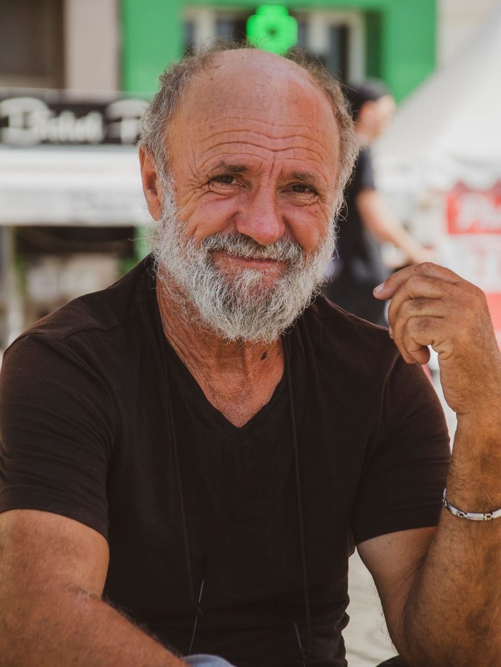 Retrato de Álvaro Ruiz con luz natural cálida